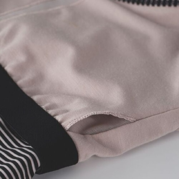 Lululemon Happy Strappy Tank Mini Pop Stripe Black Mink Berry Size 6 - Picture 11 of 13